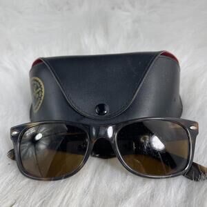 Ray-Ban Classic RB2132 Wayfarer sunglasses with case